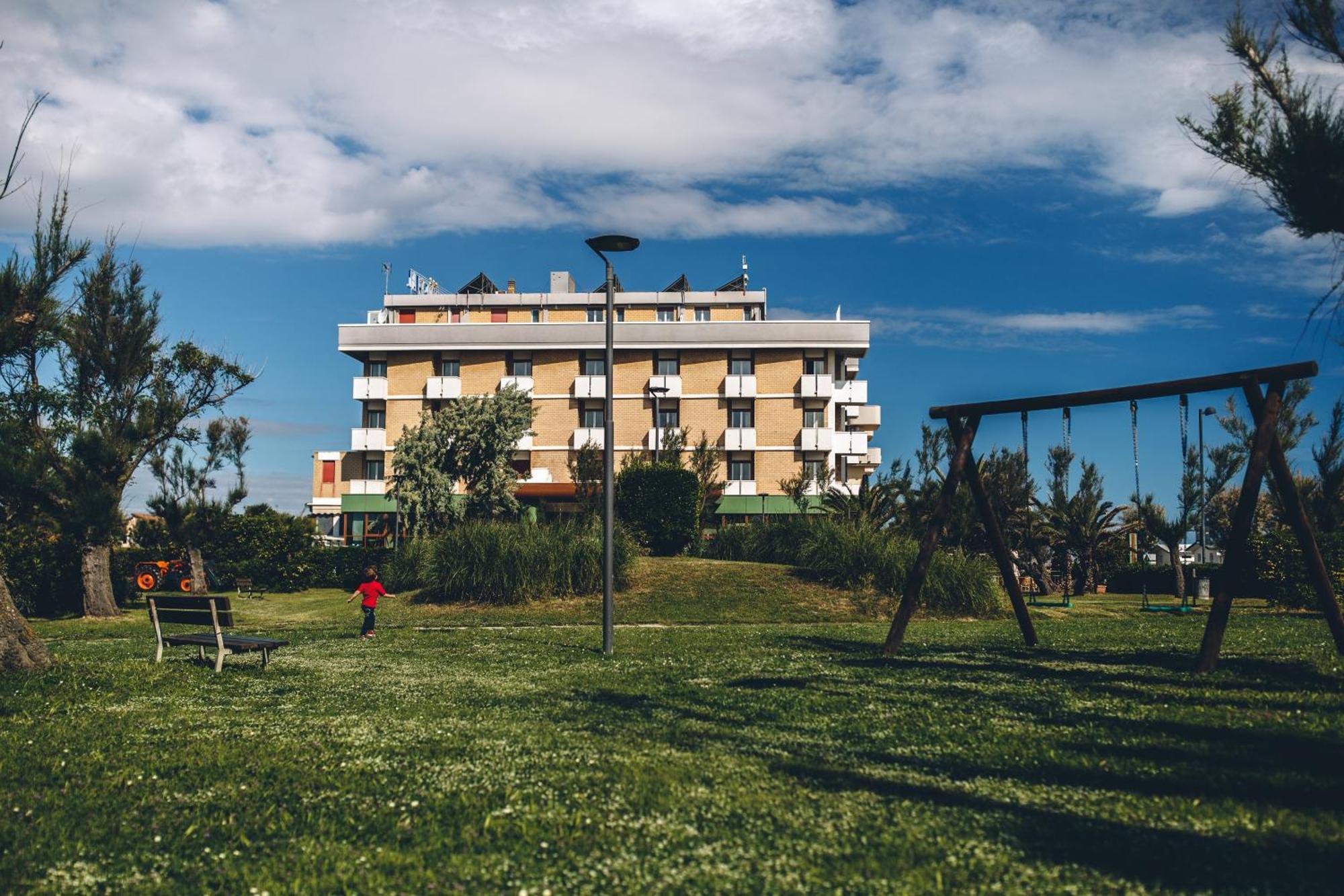 Una Hotels Imperial Beach Hotel ماروتّا المظهر الخارجي الصورة
