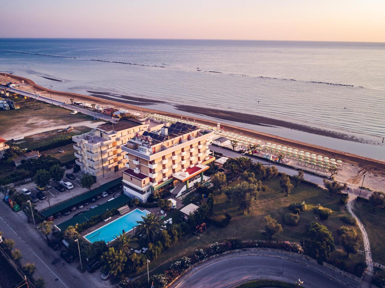 Una Hotels Imperial Beach Hotel ماروتّا المظهر الخارجي الصورة